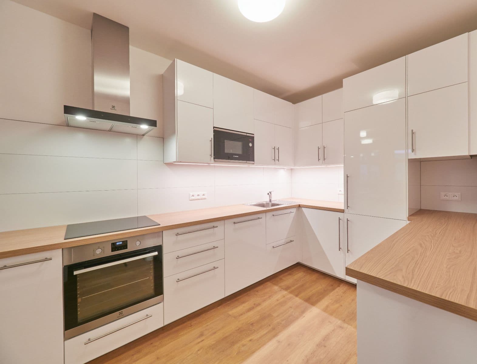 Pronájem bytu 4+kk 115 m², Kolínská, Praha, Praha Pronájem bytu 4+kk 115 m², Kolínská, Praha, Praha