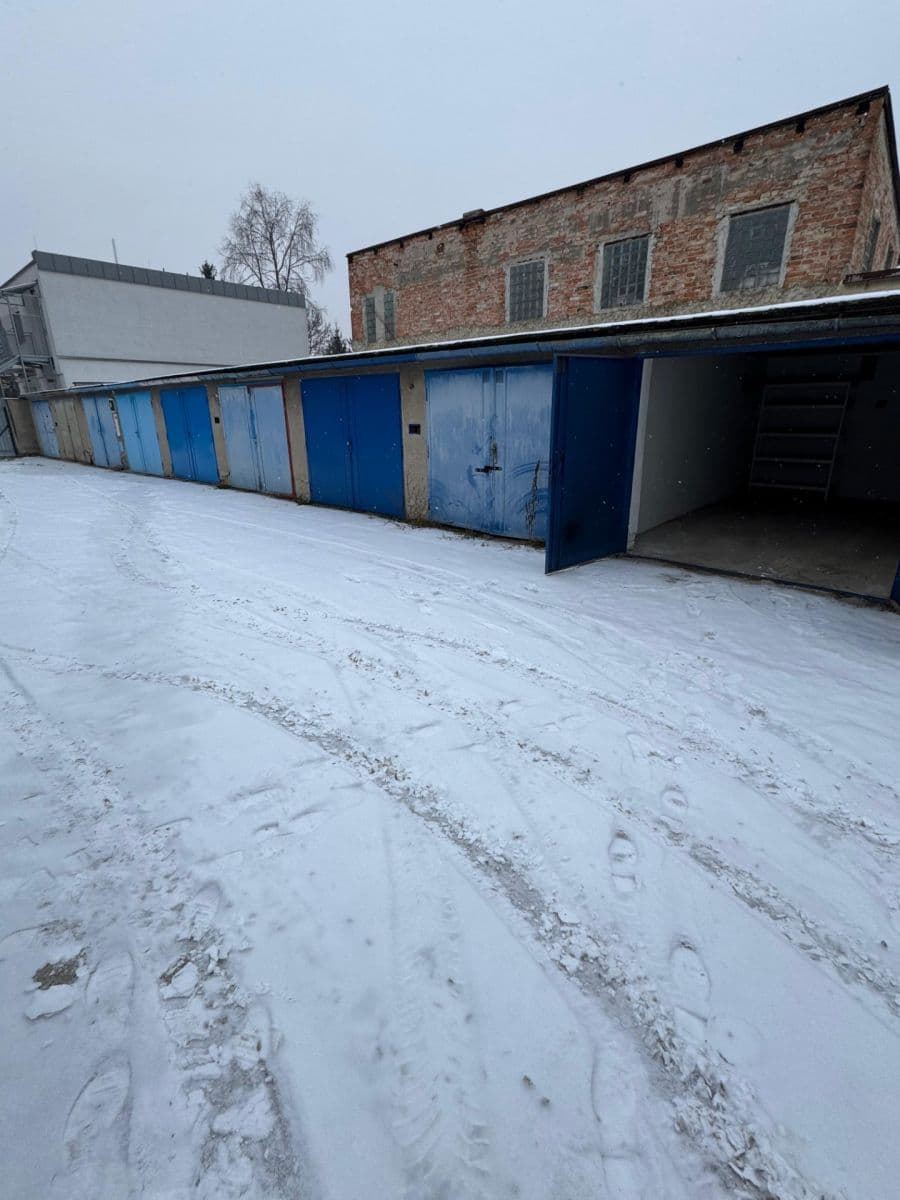 Pronájem garáže 17 m², Bulharská, Brno, Jihomoravský kraj Pronájem garáže 17 m², Bulharská, Brno, Jihomoravský kraj