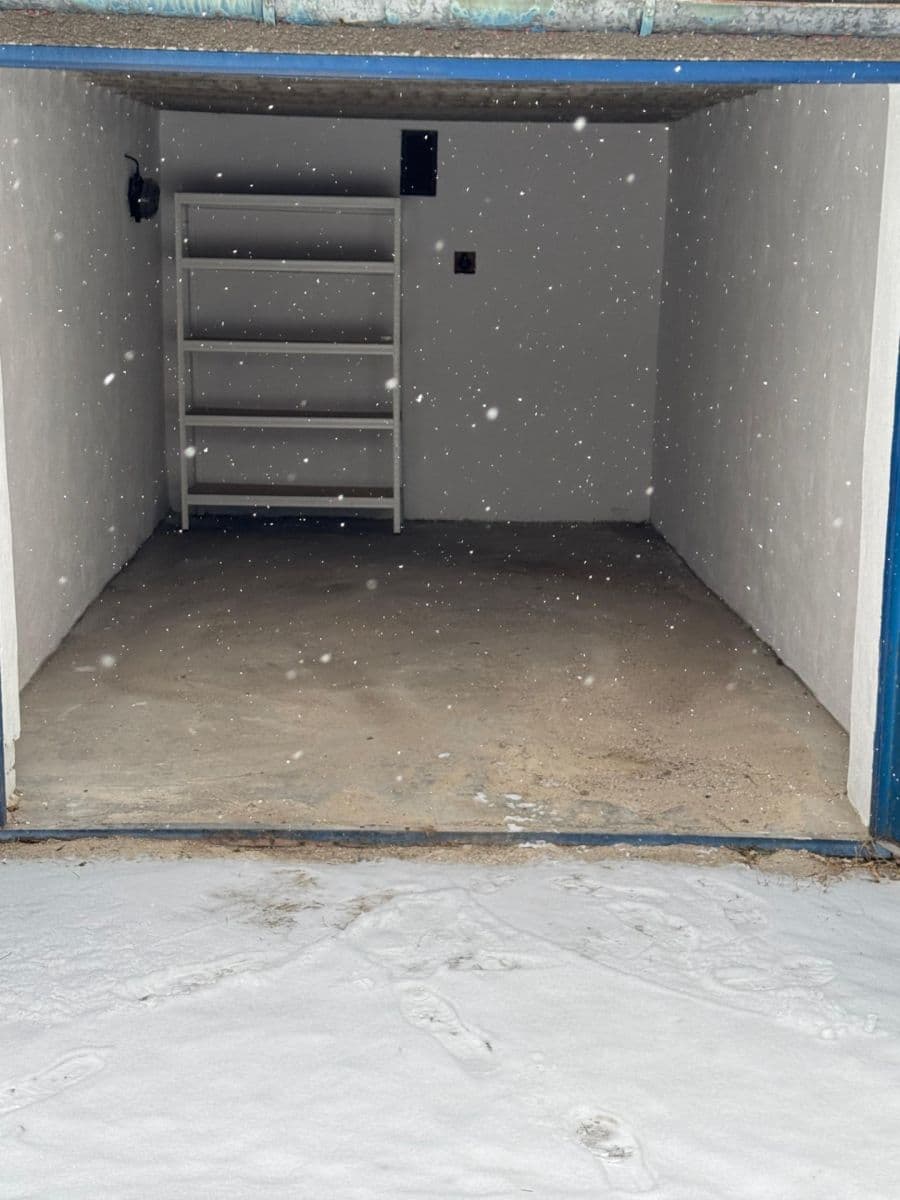 Pronájem garáže 17 m², Bulharská, Brno, Jihomoravský kraj Pronájem garáže 17 m², Bulharská, Brno, Jihomoravský kraj