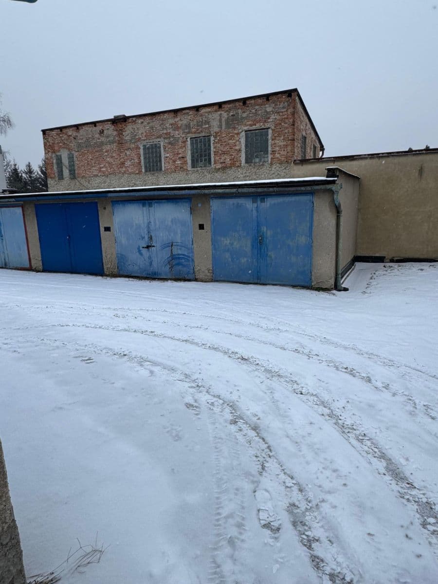 Pronájem garáže 17 m², Bulharská, Brno, Jihomoravský kraj Pronájem garáže 17 m², Bulharská, Brno, Jihomoravský kraj