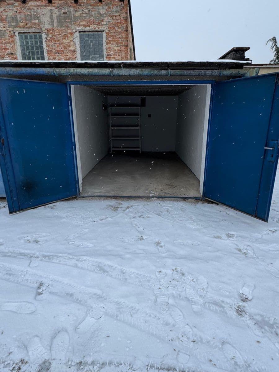 Pronájem garáže 17 m², Bulharská, Brno, Jihomoravský kraj Pronájem garáže 17 m², Bulharská, Brno, Jihomoravský kraj