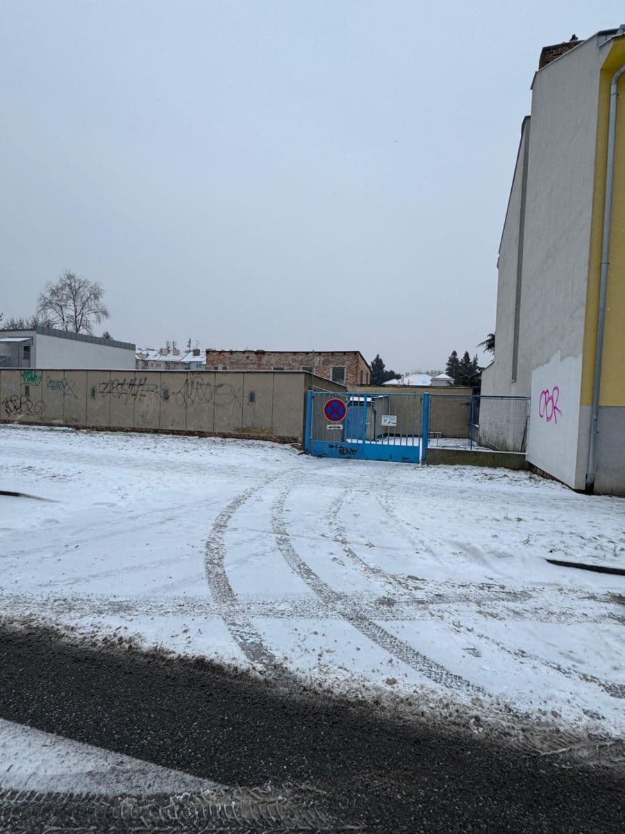 Pronájem garáže 17 m², Bulharská, Brno, Jihomoravský kraj Pronájem garáže 17 m², Bulharská, Brno, Jihomoravský kraj