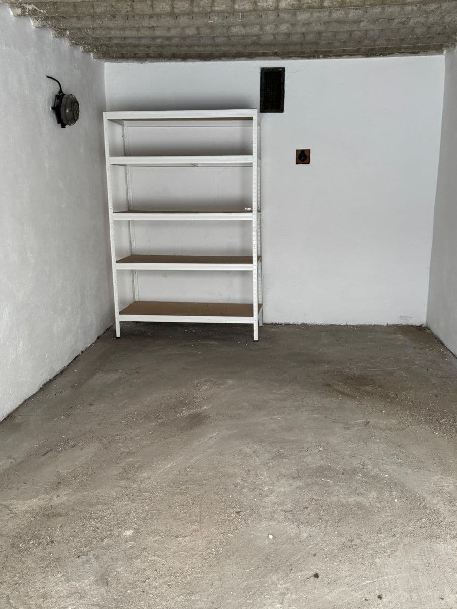 Pronájem garáže 17 m², Bulharská, Brno, Jihomoravský kraj Pronájem garáže 17 m², Bulharská, Brno, Jihomoravský kraj