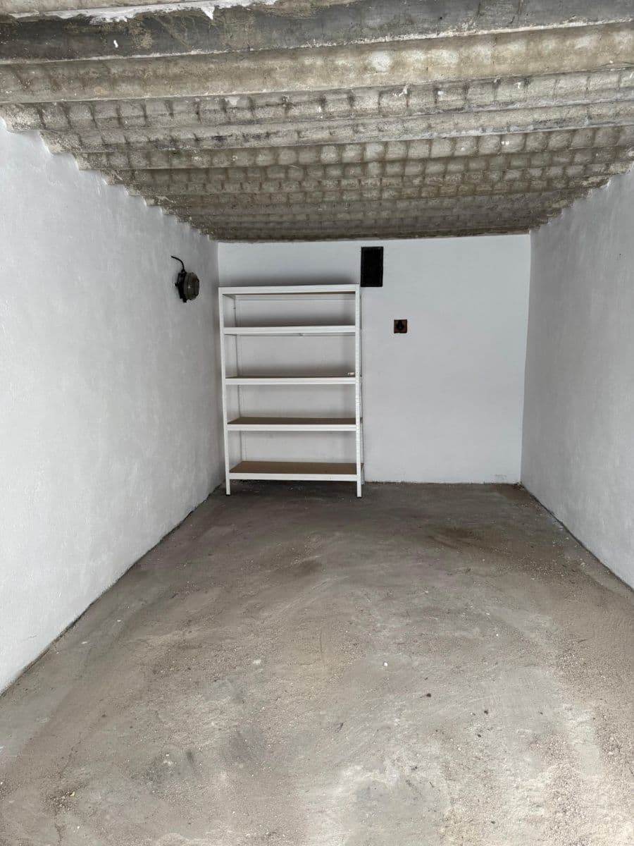 Pronájem garáže 17 m², Bulharská, Brno, Jihomoravský kraj Pronájem garáže 17 m², Bulharská, Brno, Jihomoravský kraj