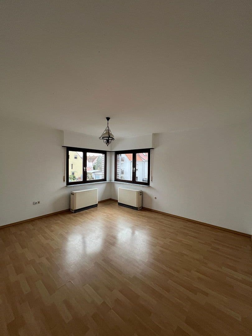 Pronájem bytu 4+1 76 m², Friedrich-Ebert Straße 23, Heddesheim, Bádensko-Württembersko Pronájem bytu 4+1 76 m², Friedrich-Ebert Straße 23, Heddesheim, Bádensko-Württembersko