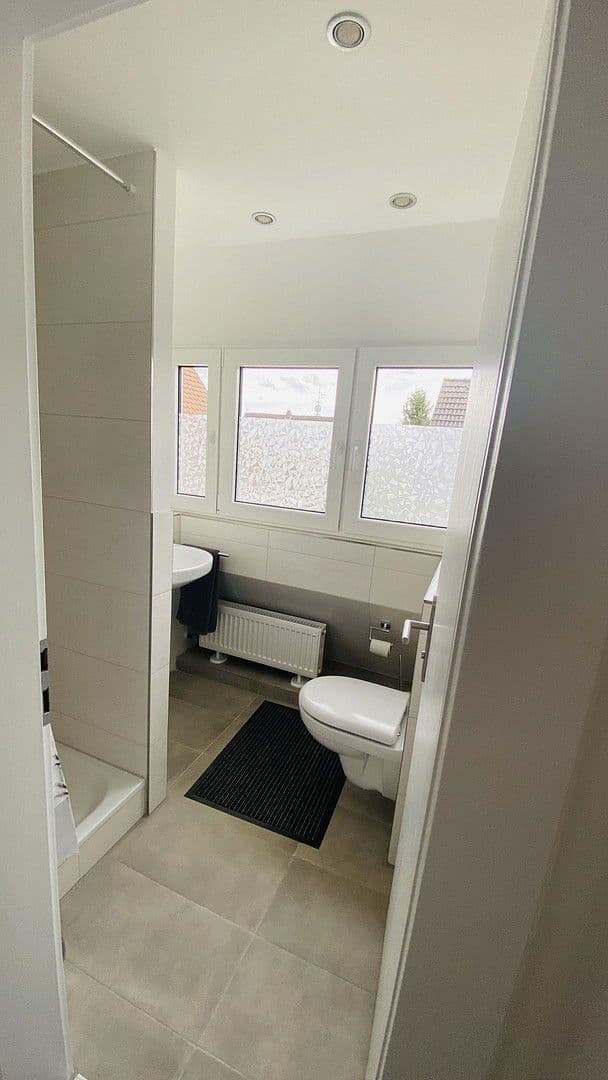 Pronájem bytu 3+1 46 m², Adalbert-Stifter-Straße 12, Uttenreuth, Bavorsko Pronájem bytu 3+1 46 m², Adalbert-Stifter-Straße 12, Uttenreuth, Bavorsko