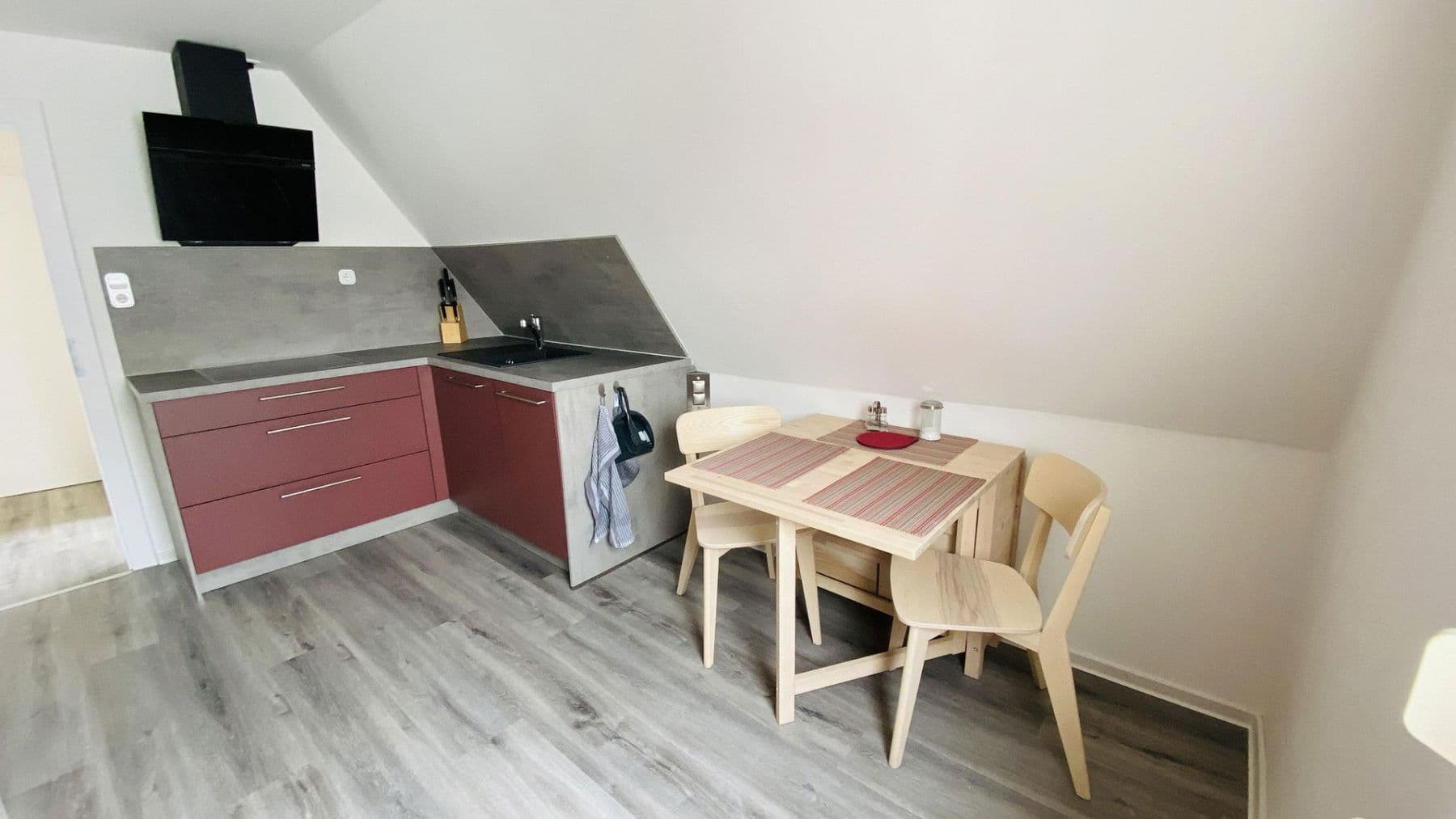 Pronájem bytu 3+1 46 m², Adalbert-Stifter-Straße 12, Uttenreuth, Bavorsko Pronájem bytu 3+1 46 m², Adalbert-Stifter-Straße 12, Uttenreuth, Bavorsko