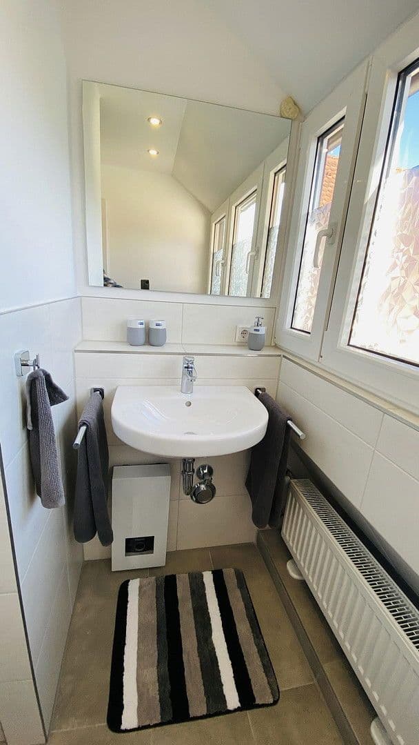 Pronájem bytu 3+1 46 m², Adalbert-Stifter-Straße 12, Uttenreuth, Bavorsko Pronájem bytu 3+1 46 m², Adalbert-Stifter-Straße 12, Uttenreuth, Bavorsko