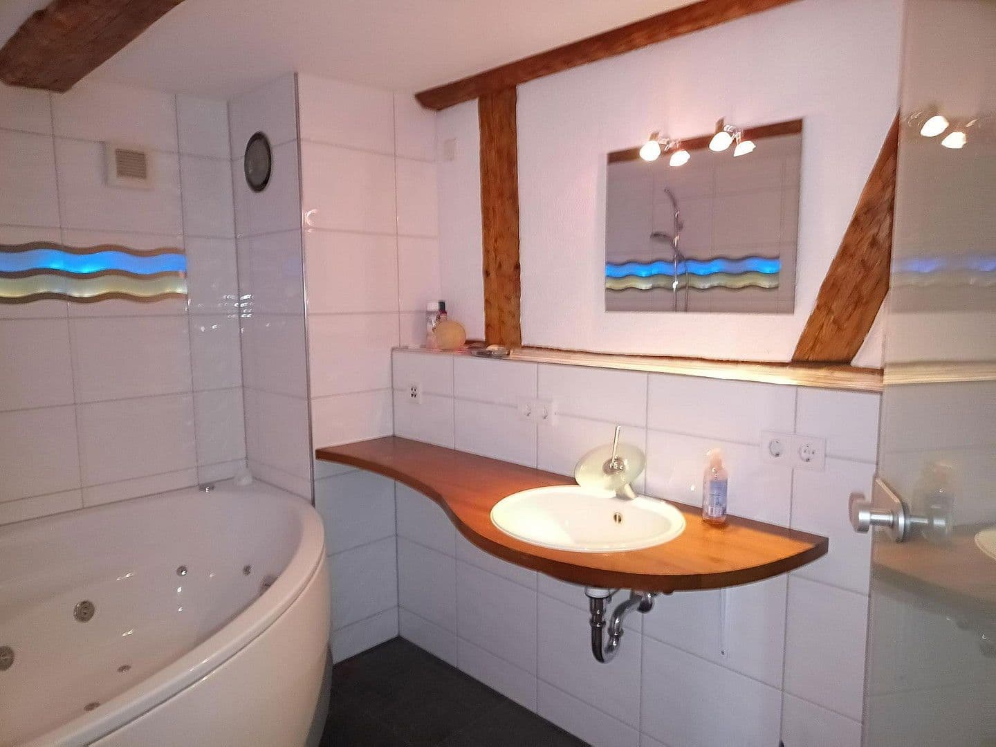 Pronájem bytu 3+1 68 m², Konstanz, Bádensko-Württembersko Pronájem bytu 3+1 68 m², Konstanz, Bádensko-Württembersko