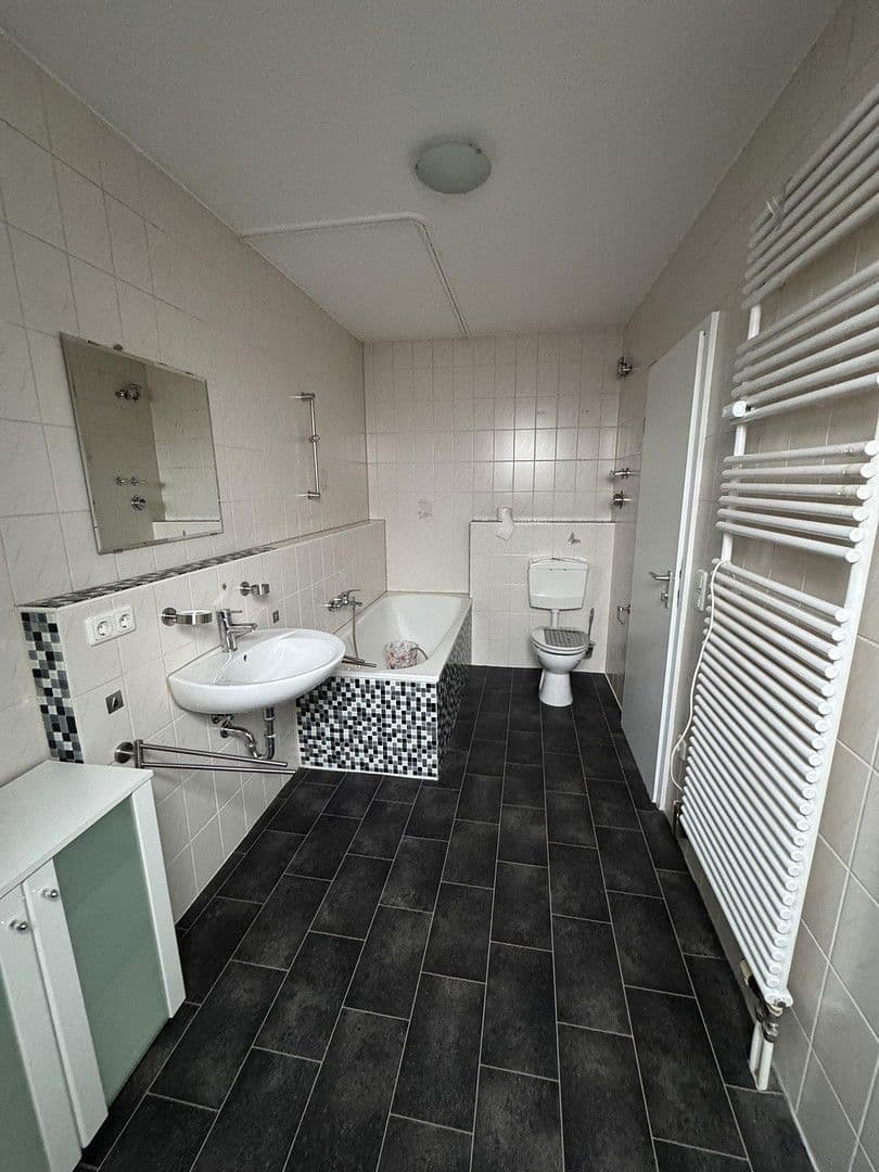 Prodej bytu 4+kk 110 m², Bürgermeister-Wohlfarth-Str. 66, Königsbrunn, Bavorsko Prodej bytu 4+kk 110 m², Bürgermeister-Wohlfarth-Str. 66, Königsbrunn, Bavorsko