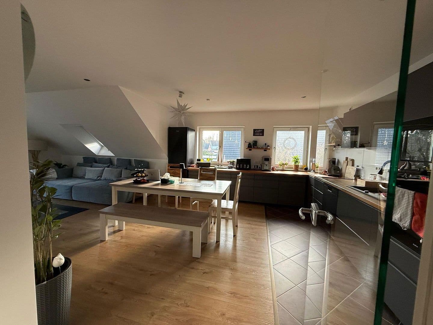 Prodej domu 291 m², pozemek 818 m², Kurt-Tucholsky-Straße 41, Hohen Neuendorf, Braniborsko Prodej domu 291 m², pozemek 818 m², Kurt-Tucholsky-Straße 41, Hohen Neuendorf, Braniborsko