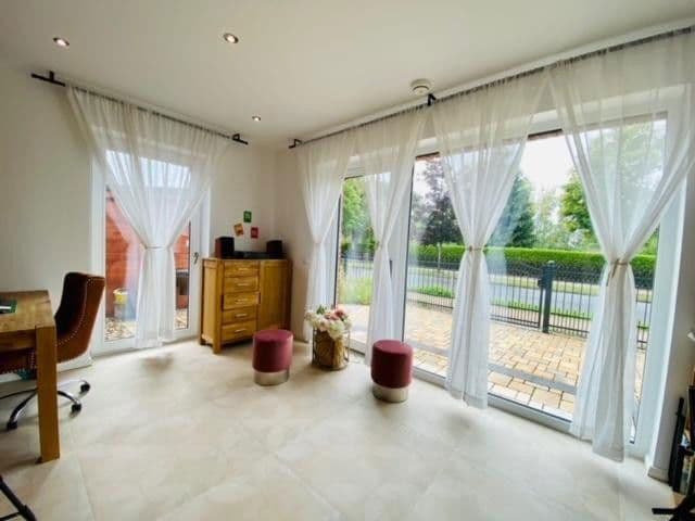 Prodej domu 291 m², pozemek 818 m², Kurt-Tucholsky-Straße 41, Hohen Neuendorf, Braniborsko Prodej domu 291 m², pozemek 818 m², Kurt-Tucholsky-Straße 41, Hohen Neuendorf, Braniborsko