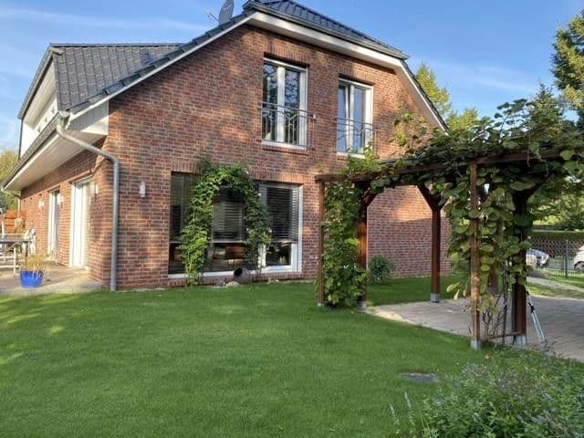 Prodej domu 291 m², pozemek 818 m², Kurt-Tucholsky-Straße 41, Hohen Neuendorf, Braniborsko Prodej domu 291 m², pozemek 818 m², Kurt-Tucholsky-Straße 41, Hohen Neuendorf, Braniborsko