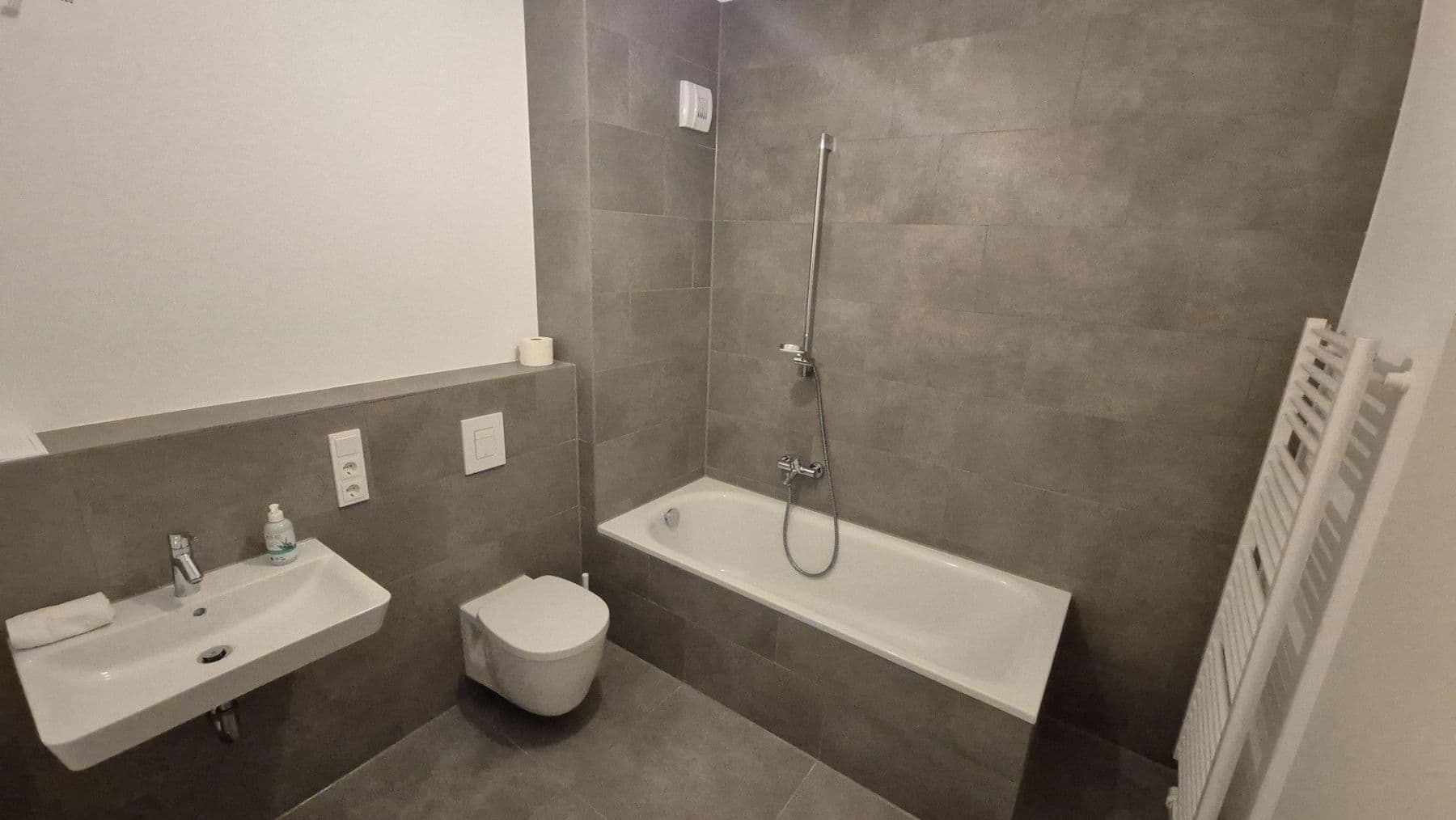 Pronájem bytu 2+1 67 m², Ludwig-Landmann-Straße 381, Frankfurt am Main, Hessen Pronájem bytu 2+1 67 m², Ludwig-Landmann-Straße 381, Frankfurt am Main, Hessen