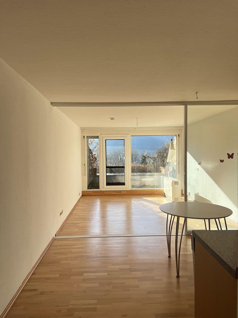 Pronájem bytu 1+1 35 m², Im Kolzental 20, Bad Urach, Bádensko-Württembersko Pronájem bytu 1+1 35 m², Im Kolzental 20, Bad Urach, Bádensko-Württembersko