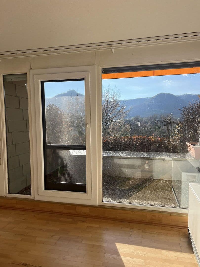 Pronájem bytu 1+1 35 m², Im Kolzental 20, Bad Urach, Bádensko-Württembersko Pronájem bytu 1+1 35 m², Im Kolzental 20, Bad Urach, Bádensko-Württembersko