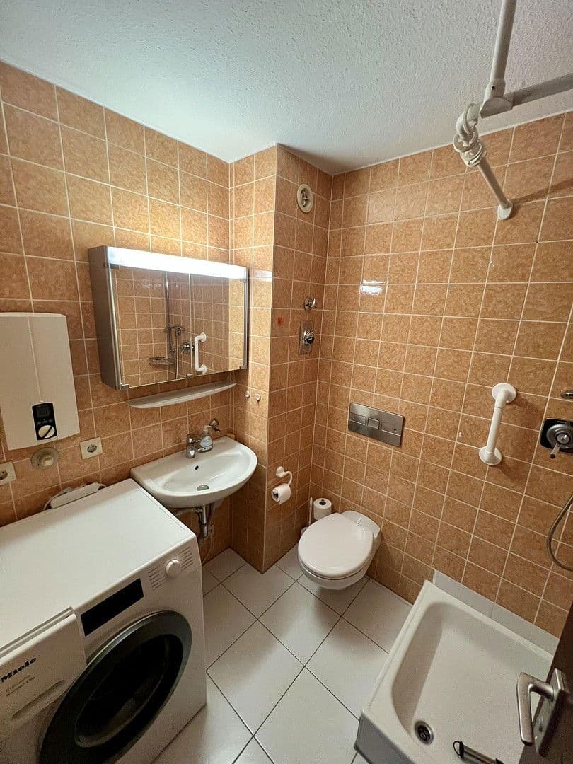 Pronájem bytu 1+1 35 m², Im Kolzental 20, Bad Urach, Bádensko-Württembersko Pronájem bytu 1+1 35 m², Im Kolzental 20, Bad Urach, Bádensko-Württembersko