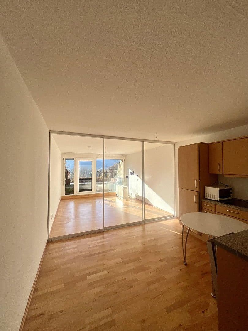 Pronájem bytu 1+1 35 m², Im Kolzental 20, Bad Urach, Bádensko-Württembersko Pronájem bytu 1+1 35 m², Im Kolzental 20, Bad Urach, Bádensko-Württembersko