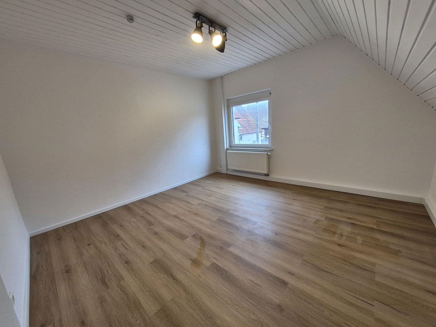 Pronájem bytu 5+kk 137 m², Schönaich, Bádensko-Württembersko Pronájem bytu 5+kk 137 m², Schönaich, Bádensko-Württembersko