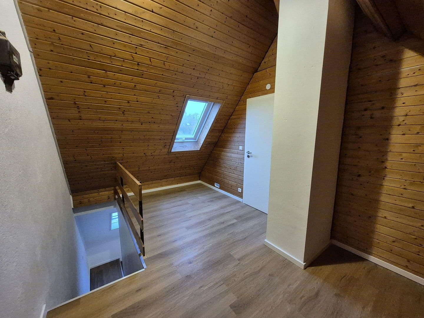 Pronájem bytu 5+kk 137 m², Schönaich, Bádensko-Württembersko Pronájem bytu 5+kk 137 m², Schönaich, Bádensko-Württembersko