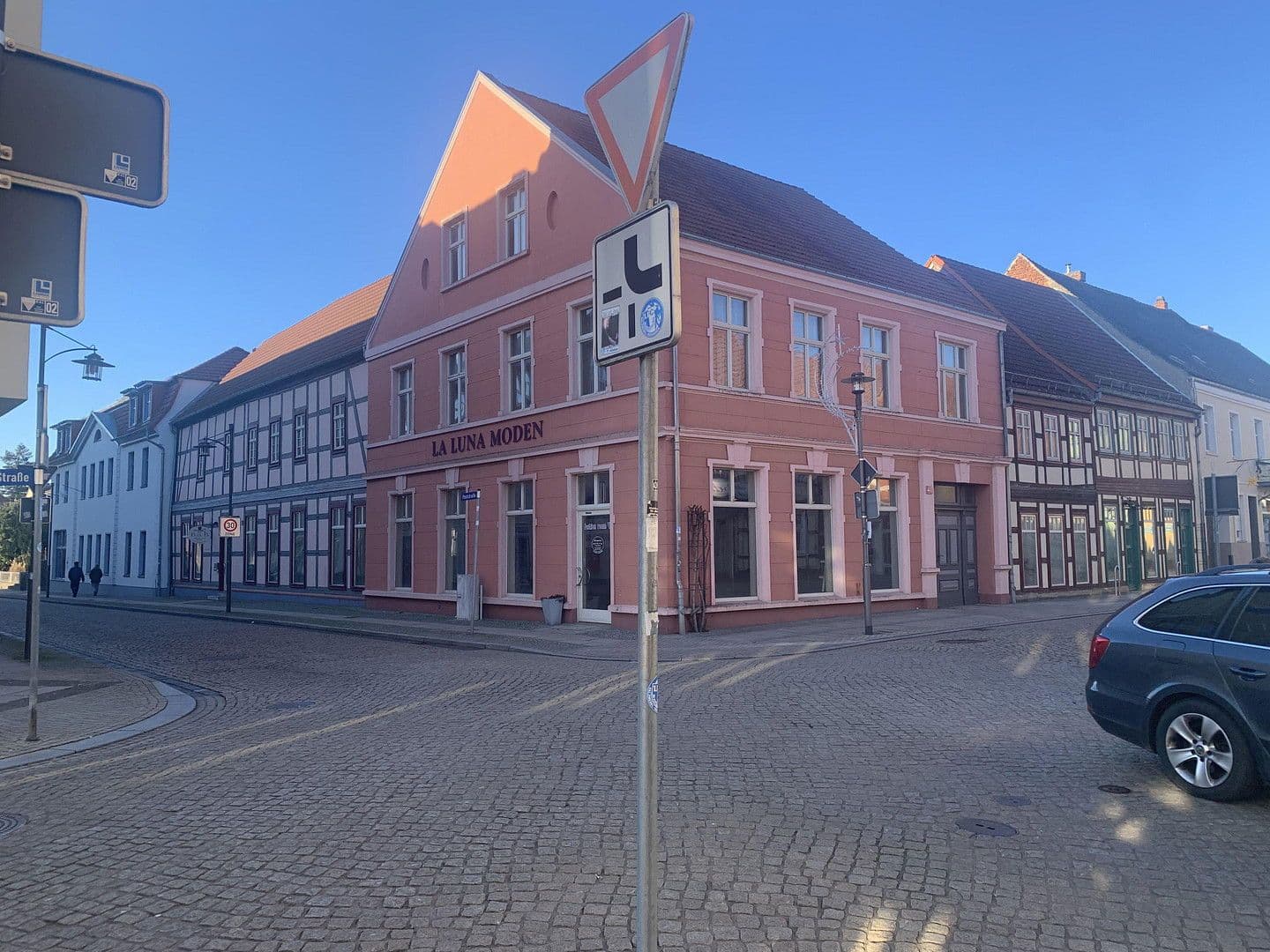 Prodej nebytového prostoru 414 m², Breite Str. 41, Osterburg (Altmark), Sasko-Anhaltsko Prodej nebytového prostoru 414 m², Breite Str. 41, Osterburg (Altmark), Sasko-Anhaltsko