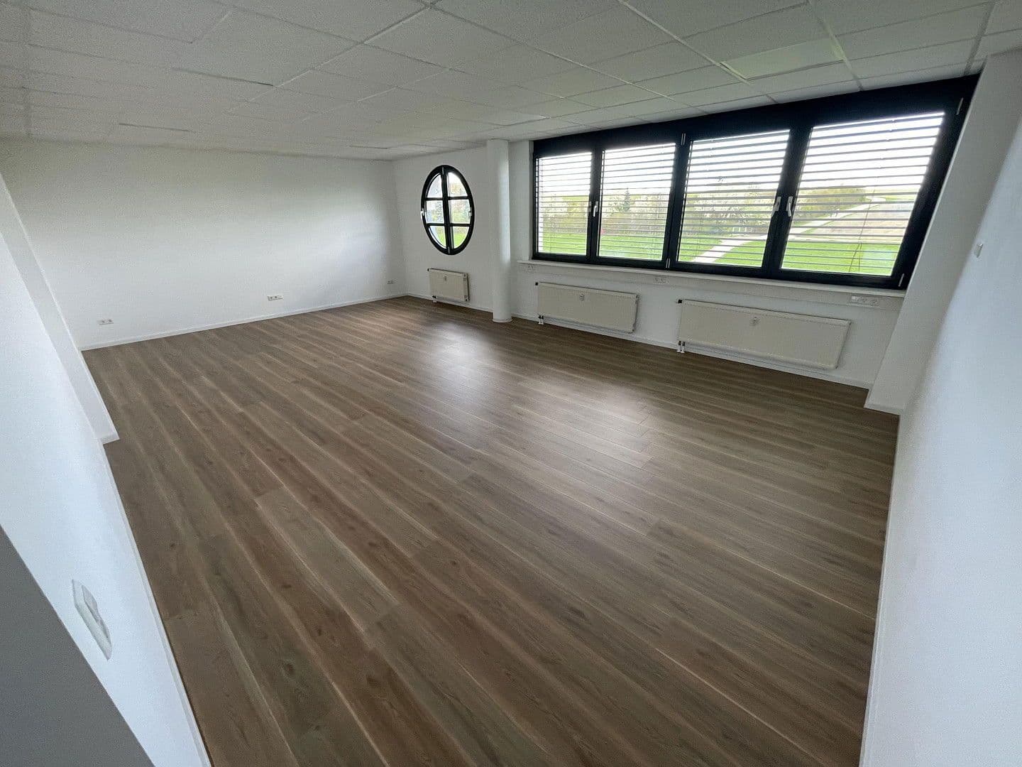 Pronájem kanceláře 480 m², Max-Eyth-Str.23, Ditzingen, Bádensko-Württembersko Pronájem kanceláře 480 m², Max-Eyth-Str.23, Ditzingen, Bádensko-Württembersko