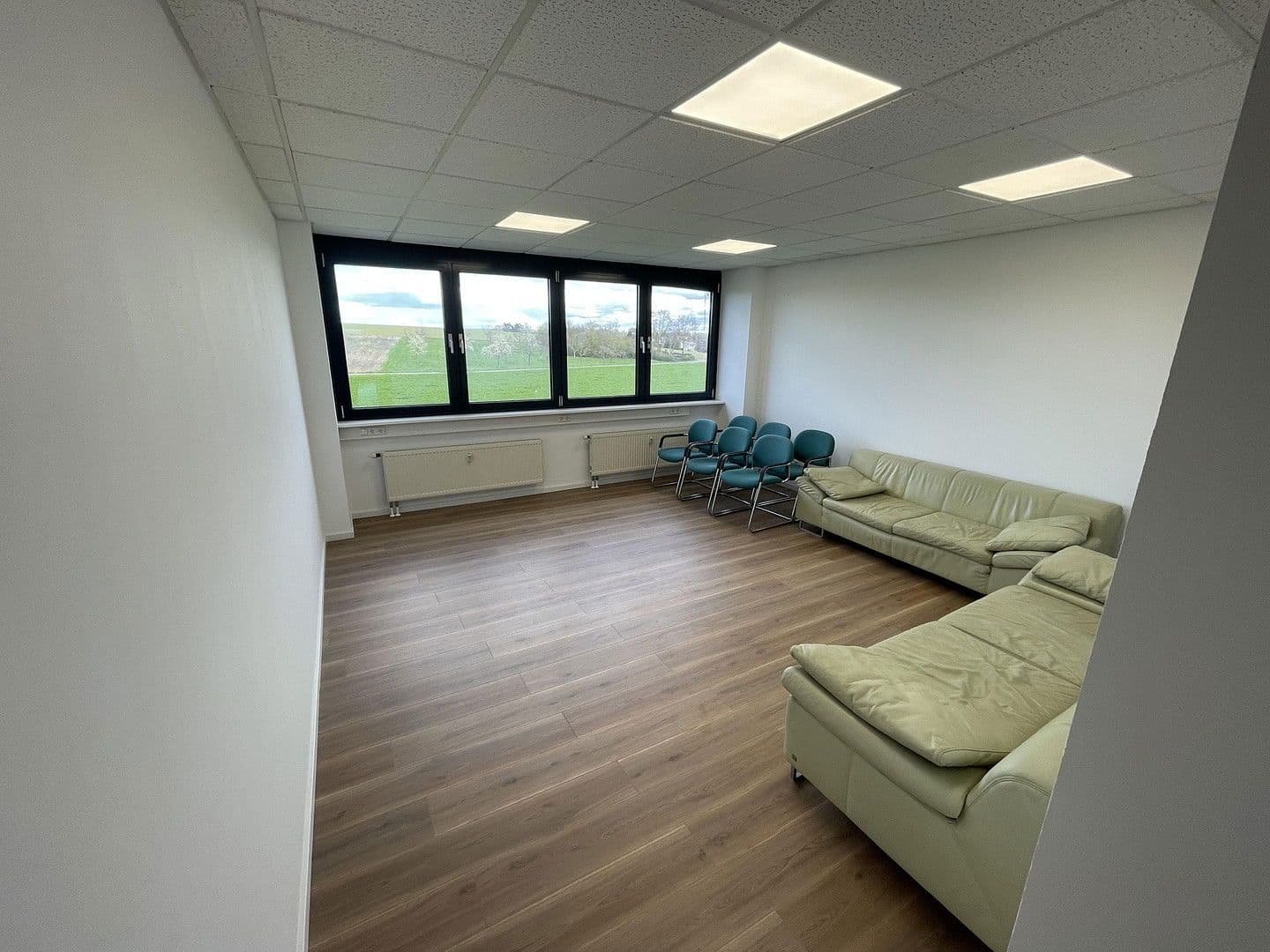 Pronájem kanceláře 480 m², Max-Eyth-Str.23, Ditzingen, Bádensko-Württembersko Pronájem kanceláře 480 m², Max-Eyth-Str.23, Ditzingen, Bádensko-Württembersko