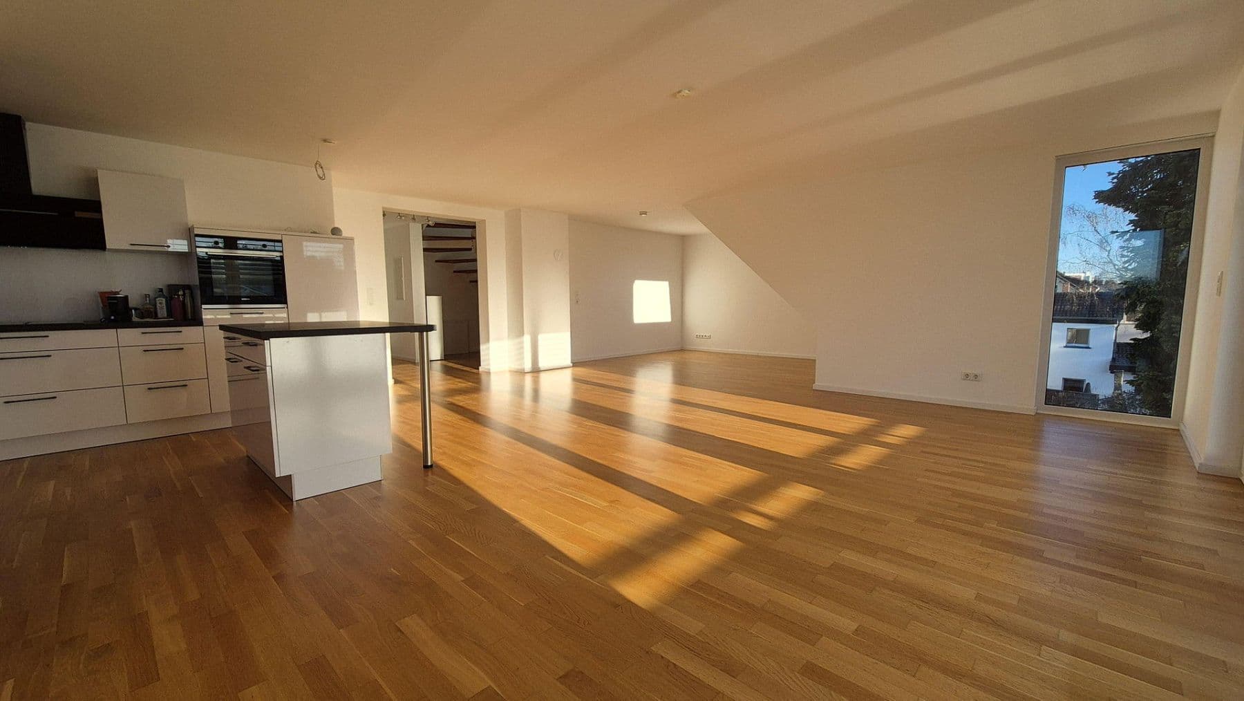 Pronájem bytu 4+1 160 m², Frankfurt, Hessen Pronájem bytu 4+1 160 m², Frankfurt, Hessen