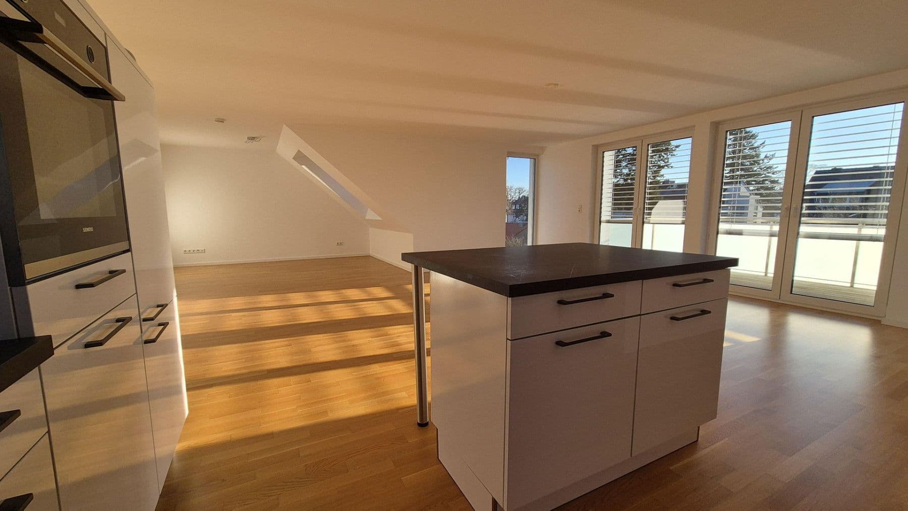 Pronájem bytu 4+1 160 m², Frankfurt, Hessen Pronájem bytu 4+1 160 m², Frankfurt, Hessen