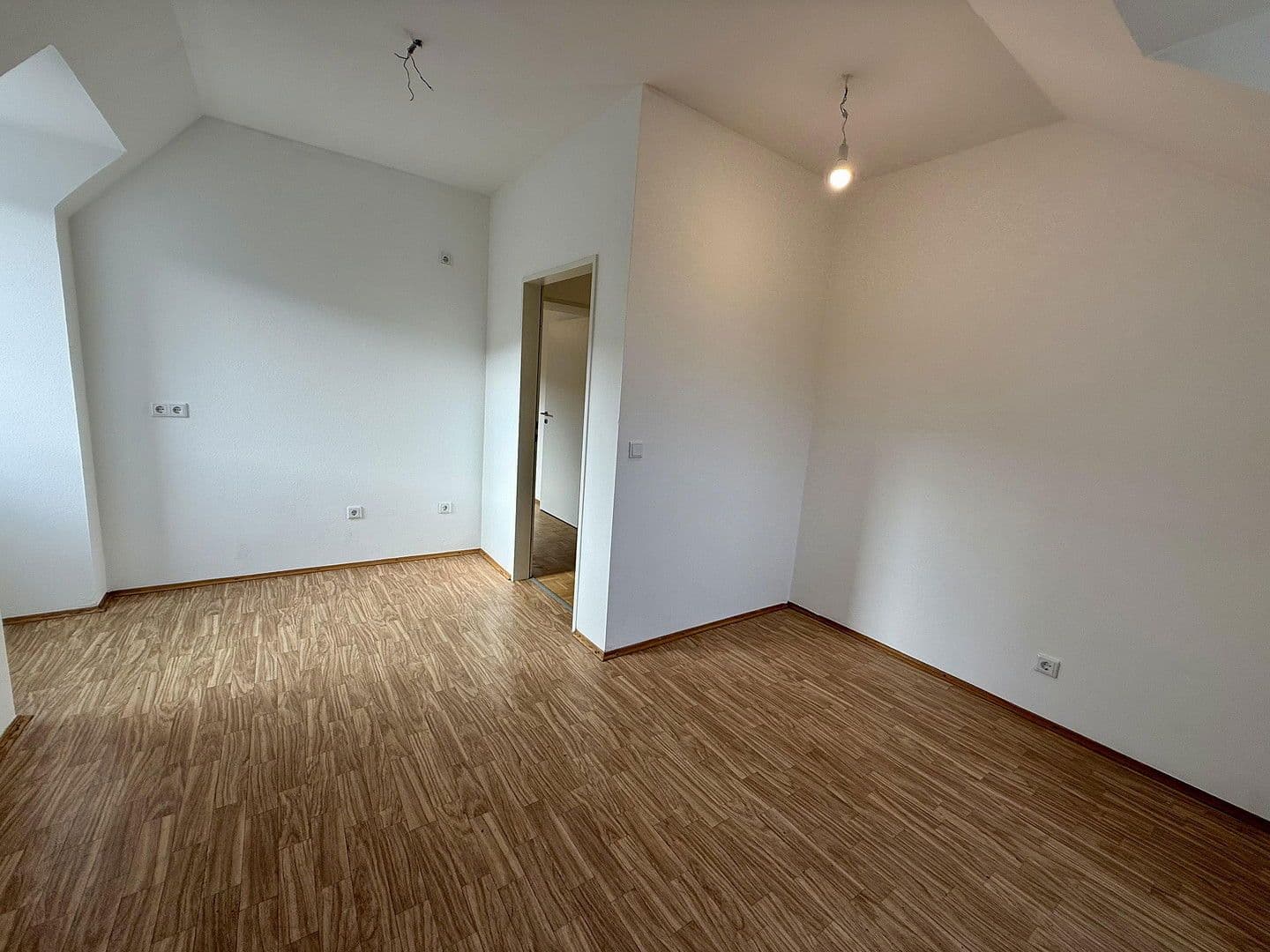 Pronájem bytu 2+1 75 m², Lipper Hellweg 239, Bielefeld, Severní Porýní-Vestfálsko Pronájem bytu 2+1 75 m², Lipper Hellweg 239, Bielefeld, Severní Porýní-Vestfálsko
