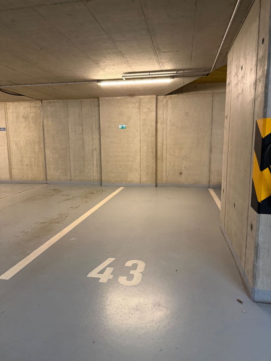 Pronájem garáže 15 m², K Vystrkovu, Praha, Praha Pronájem garáže 15 m², K Vystrkovu, Praha, Praha