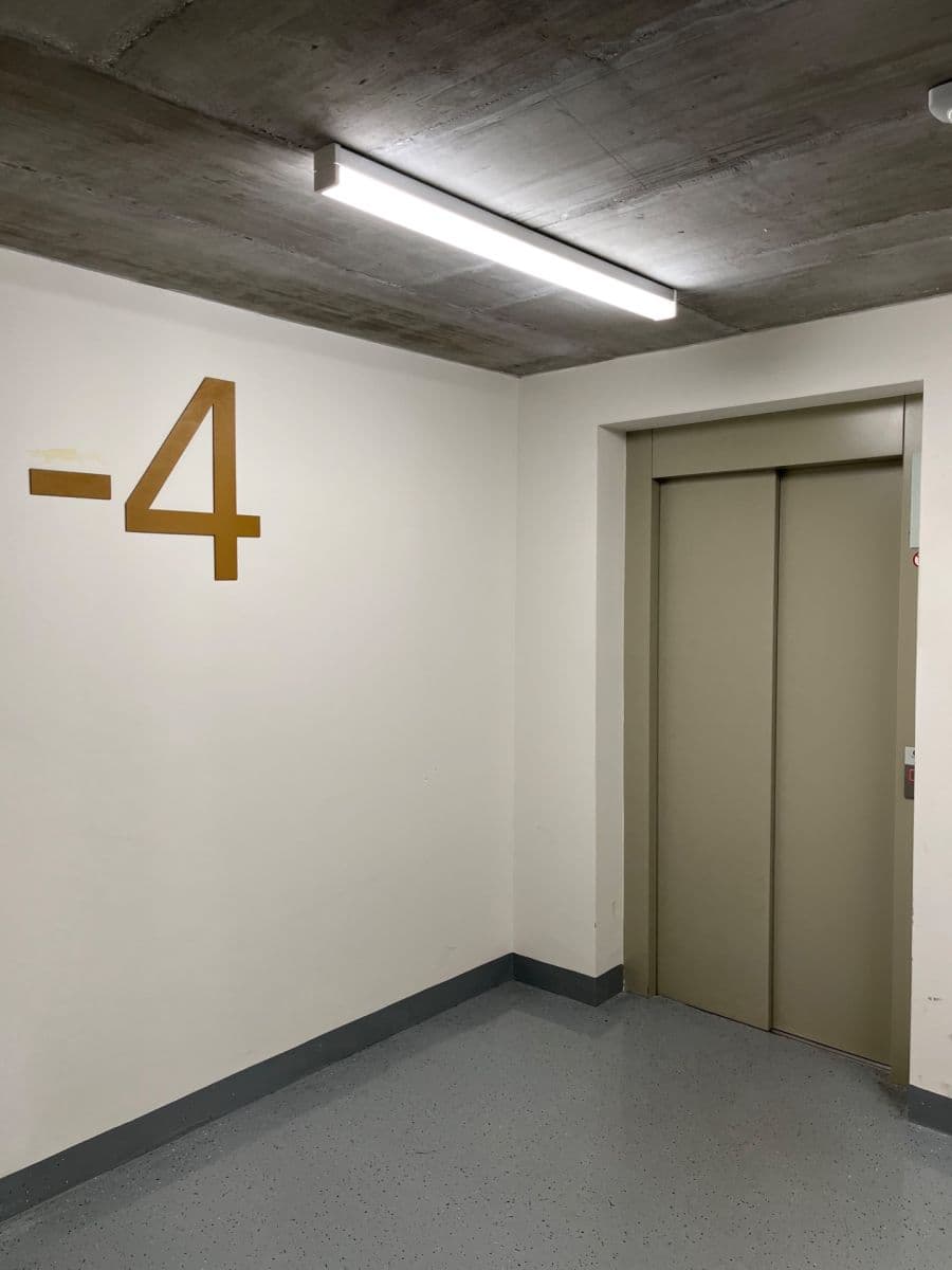 Pronájem garáže 10 m², Piaristická, Nitra, Nitriansky kraj Pronájem garáže 10 m², Piaristická, Nitra, Nitriansky kraj