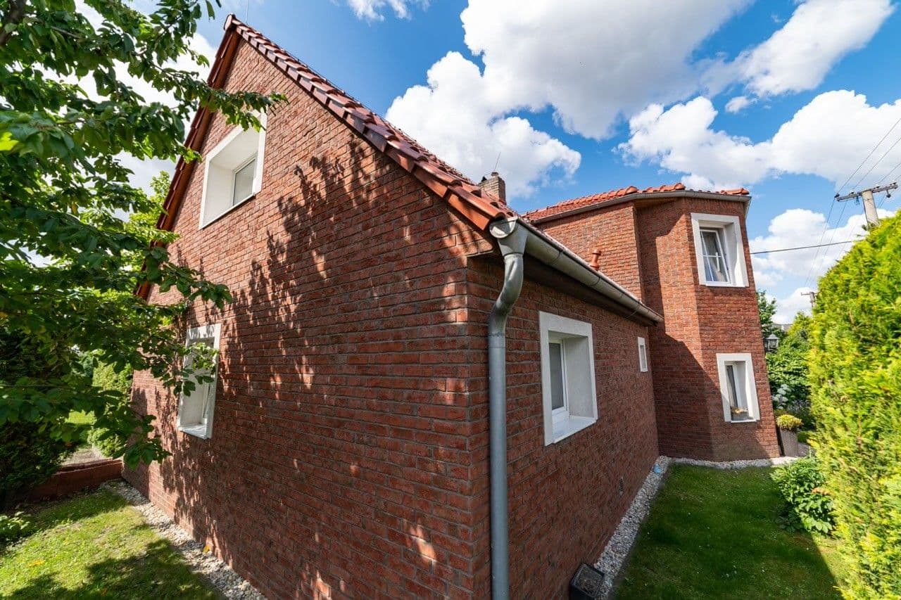 Prodej domu 156 m², pozemek 859 m², Marie Majerové, Kladno, Středočeský kraj Prodej domu 156 m², pozemek 859 m², Marie Majerové, Kladno, Středočeský kraj
