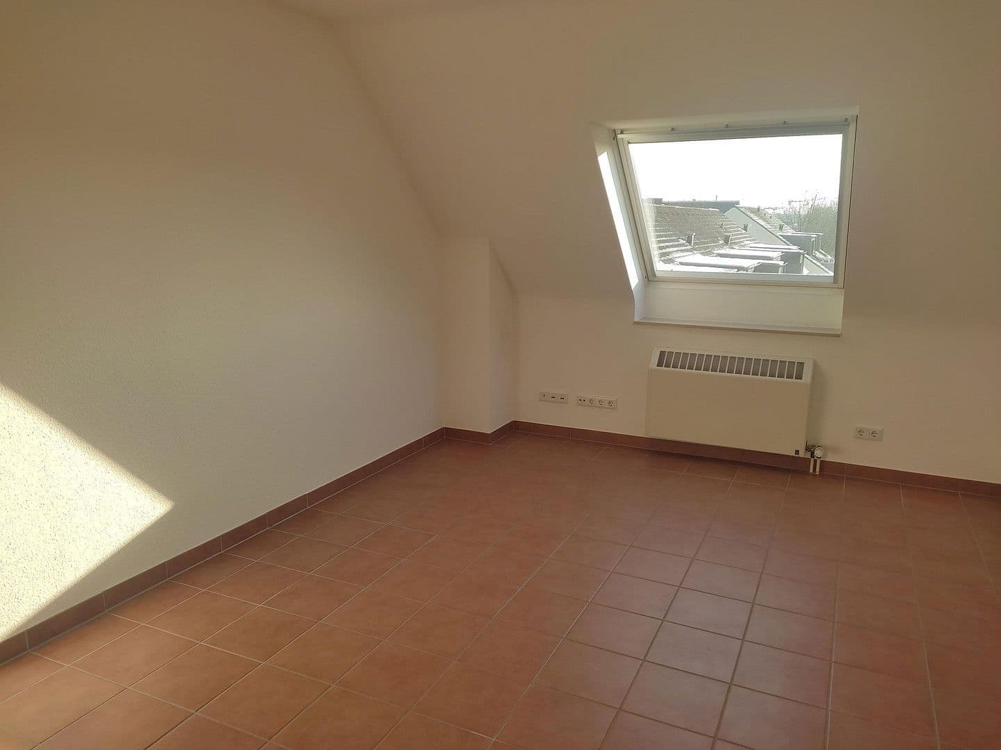 Pronájem bytu 2+1 73 m², Salzburger Straße 30, Monheim am Rhein, Severní Porýní-Vestfálsko Pronájem bytu 2+1 73 m², Salzburger Straße 30, Monheim am Rhein, Severní Porýní-Vestfálsko