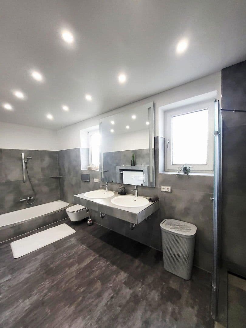 Prodej bytu 3+kk 106 m², Mulheim an der Ruhr, Severní Porýní-Vestfálsko Prodej bytu 3+kk 106 m², Mulheim an der Ruhr, Severní Porýní-Vestfálsko