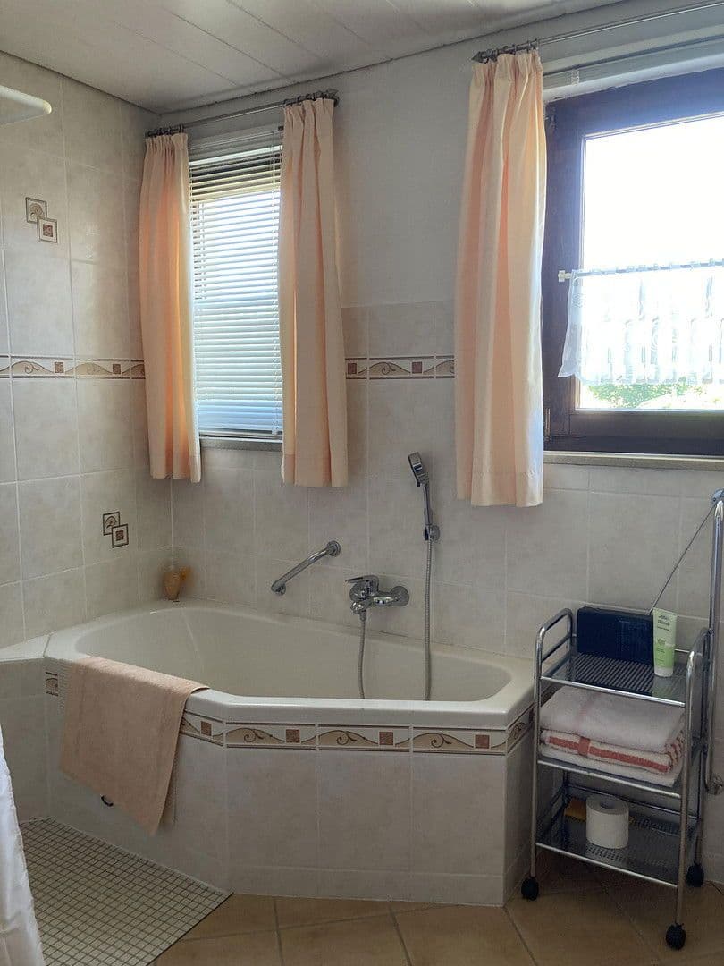 Prodej domu 110 m², pozemek 666 m², Breuna, Hessen Prodej domu 110 m², pozemek 666 m², Breuna, Hessen