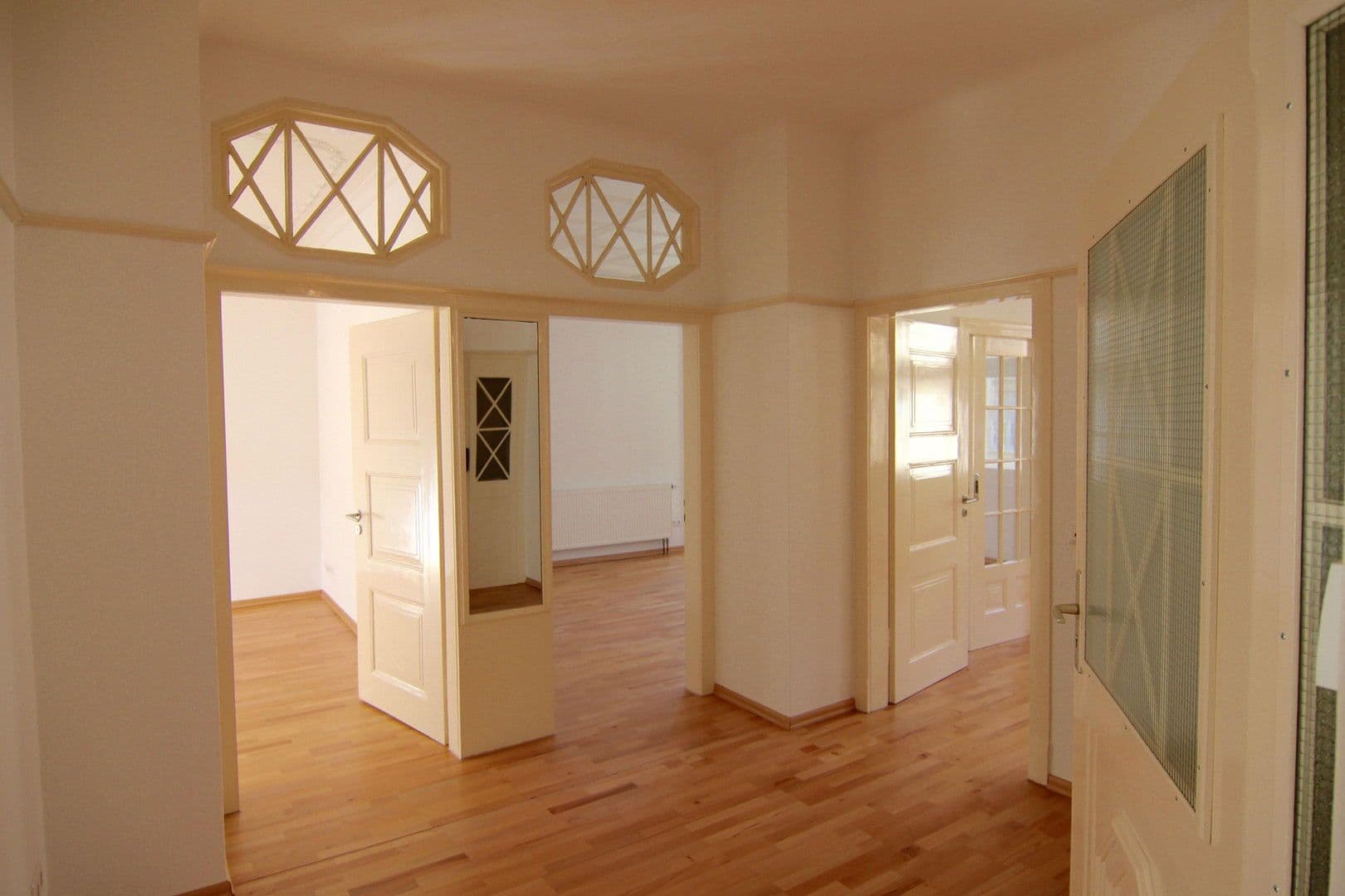 Pronájem bytu 4+1 124 m², Stuttgart, Bádensko-Württembersko Pronájem bytu 4+1 124 m², Stuttgart, Bádensko-Württembersko