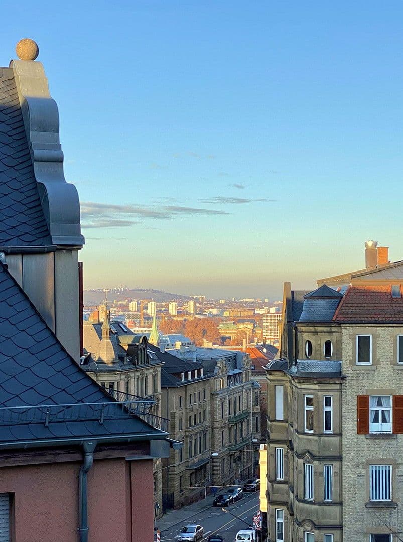 Pronájem bytu 4+1 124 m², Stuttgart, Bádensko-Württembersko Pronájem bytu 4+1 124 m², Stuttgart, Bádensko-Württembersko