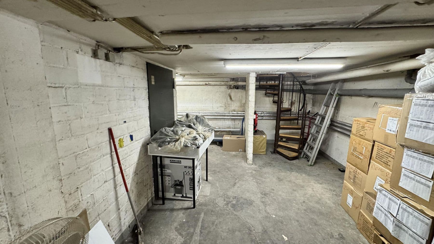 Pronájem nebytového prostoru 287 m², Ehrenfeld Stadtbezirk 4, Bergisch Gladbach, Severní Porýní-Vestfálsko Pronájem nebytového prostoru 287 m², Ehrenfeld Stadtbezirk 4, Bergisch Gladbach, Severní Porýní-Vestfálsko