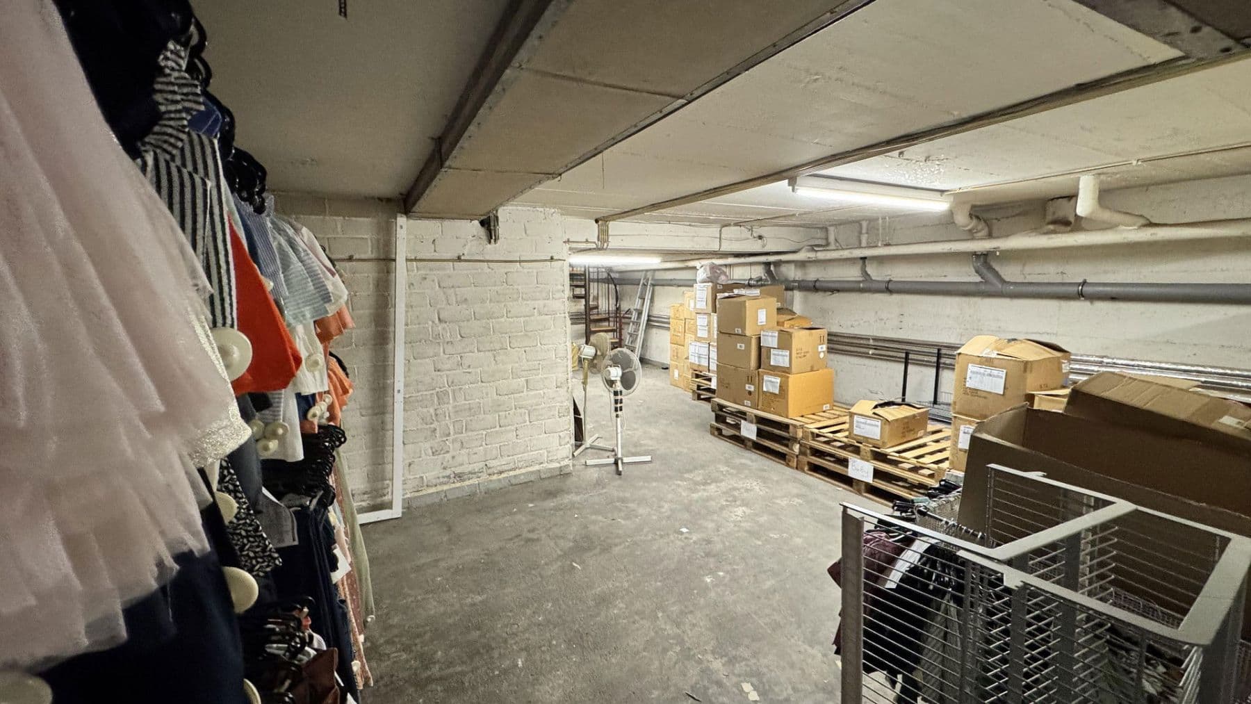 Pronájem nebytového prostoru 287 m², Ehrenfeld Stadtbezirk 4, Bergisch Gladbach, Severní Porýní-Vestfálsko Pronájem nebytového prostoru 287 m², Ehrenfeld Stadtbezirk 4, Bergisch Gladbach, Severní Porýní-Vestfálsko