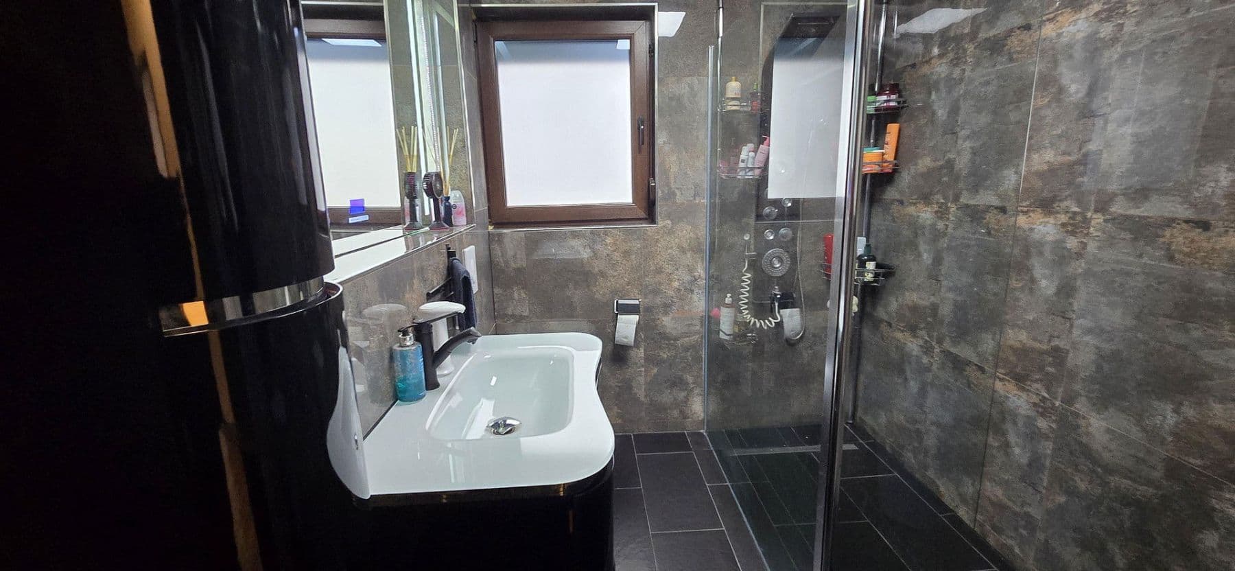 Prodej nebytového prostoru 1.496 m², Leingarten, Bádensko-Württembersko Prodej nebytového prostoru 1.496 m², Leingarten, Bádensko-Württembersko