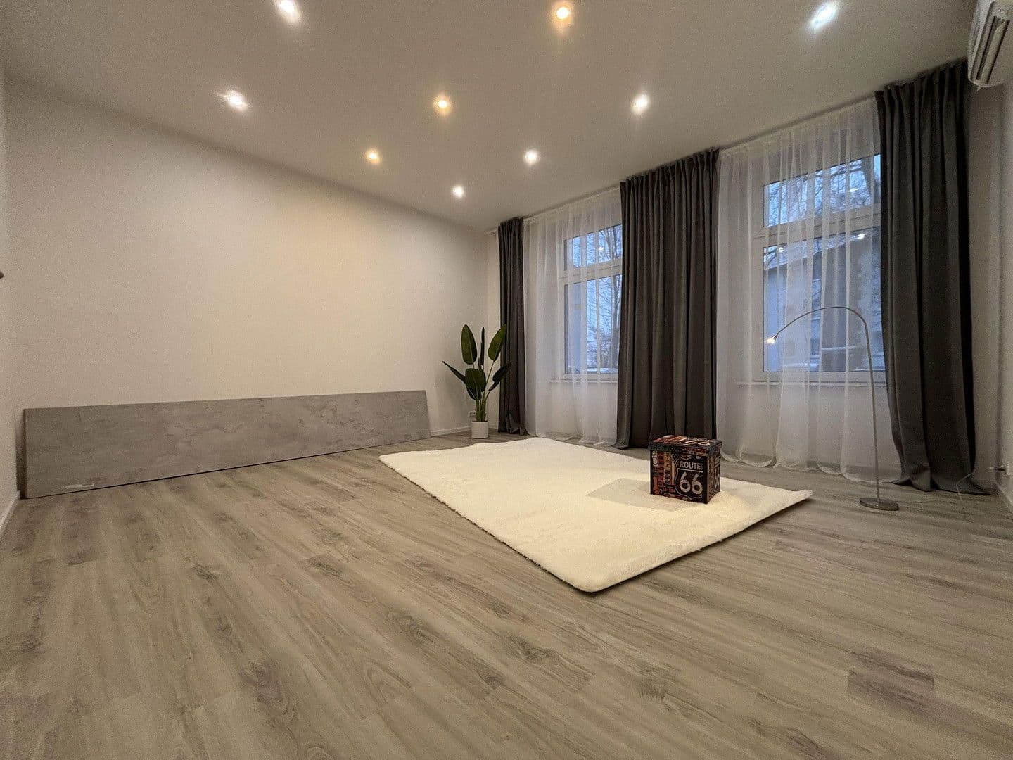 Pronájem bytu 3+1 70 m², Röhrenstraße 1, Düsseldorf, Severní Porýní-Vestfálsko Pronájem bytu 3+1 70 m², Röhrenstraße 1, Düsseldorf, Severní Porýní-Vestfálsko