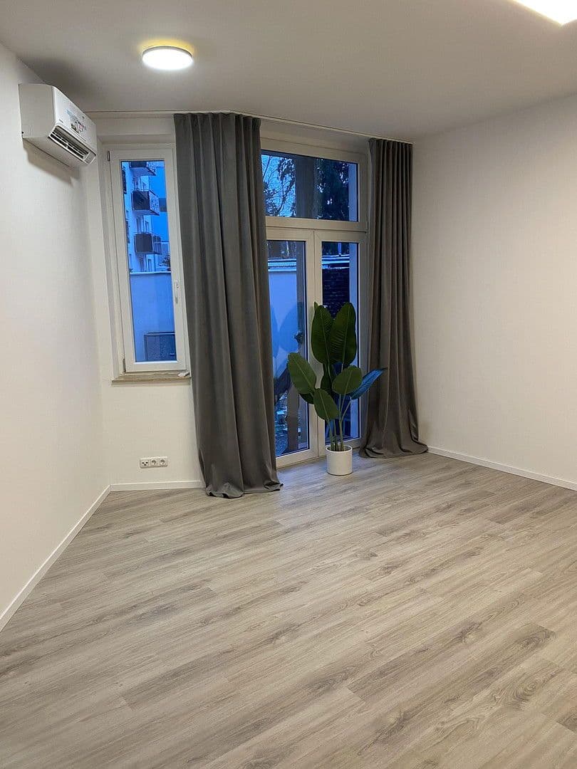 Pronájem bytu 3+1 70 m², Röhrenstraße 1, Düsseldorf, Severní Porýní-Vestfálsko Pronájem bytu 3+1 70 m², Röhrenstraße 1, Düsseldorf, Severní Porýní-Vestfálsko