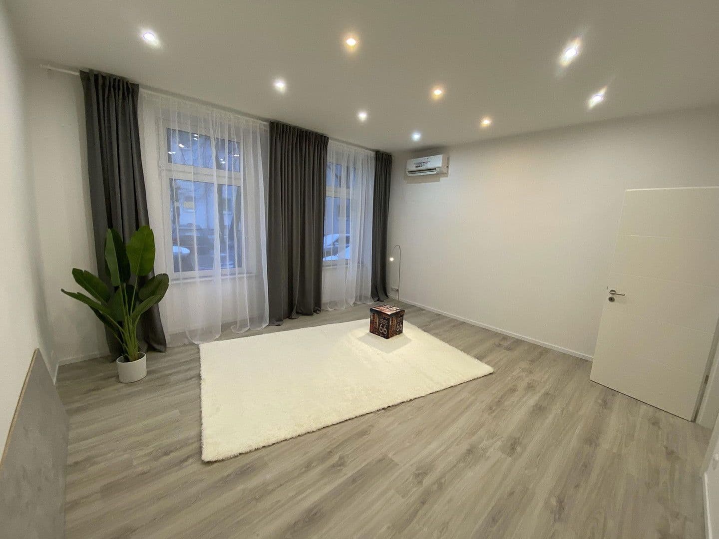 Pronájem bytu 3+1 70 m², Röhrenstraße 1, Düsseldorf, Severní Porýní-Vestfálsko Pronájem bytu 3+1 70 m², Röhrenstraße 1, Düsseldorf, Severní Porýní-Vestfálsko