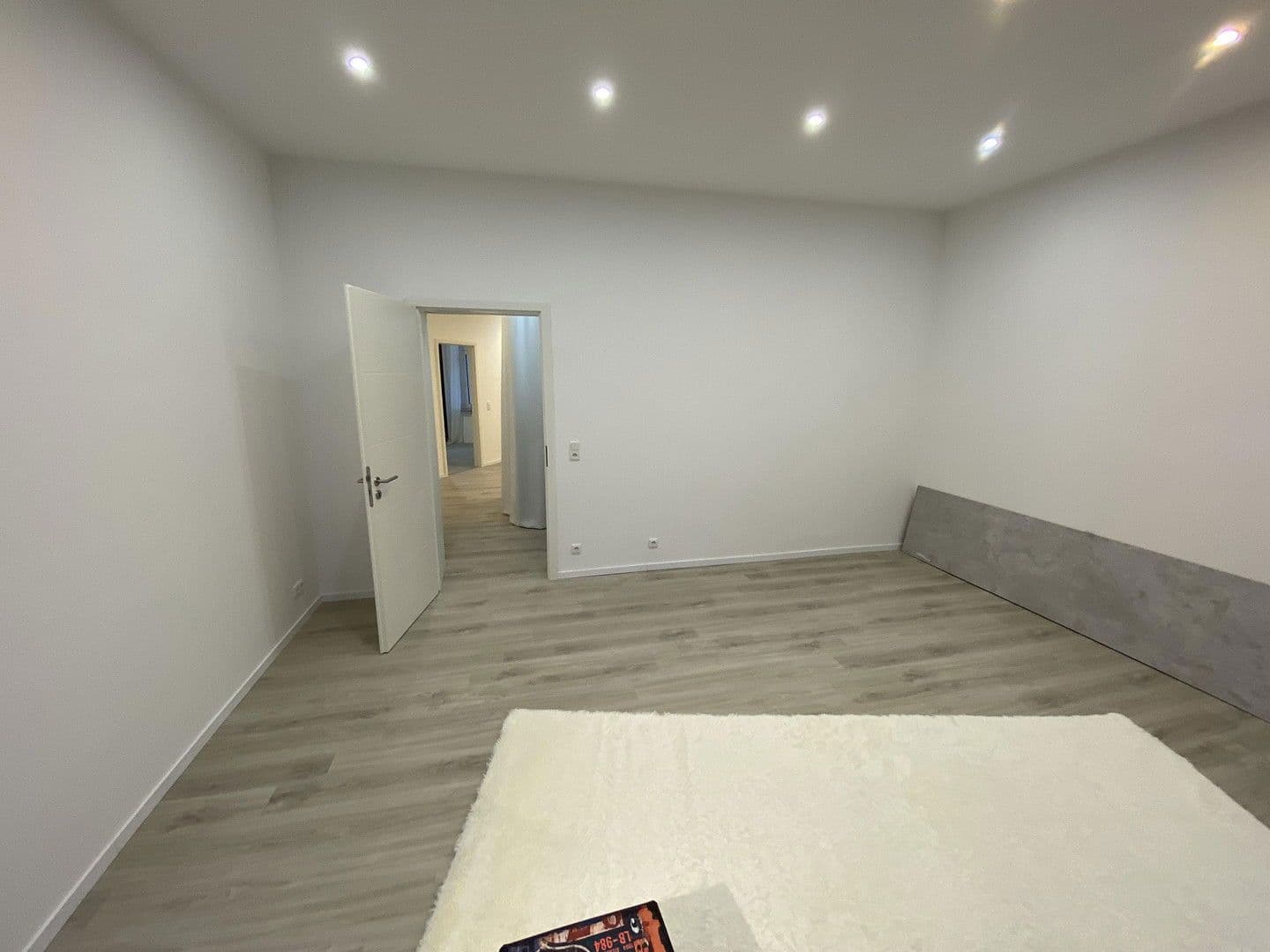 Pronájem bytu 3+1 70 m², Röhrenstraße 1, Düsseldorf, Severní Porýní-Vestfálsko Pronájem bytu 3+1 70 m², Röhrenstraße 1, Düsseldorf, Severní Porýní-Vestfálsko