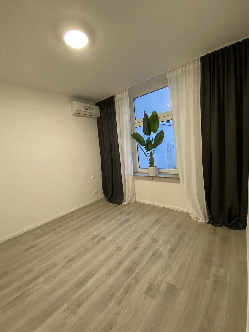 Pronájem bytu 3+1 70 m², Röhrenstraße 1, Düsseldorf, Severní Porýní-Vestfálsko Pronájem bytu 3+1 70 m², Röhrenstraße 1, Düsseldorf, Severní Porýní-Vestfálsko