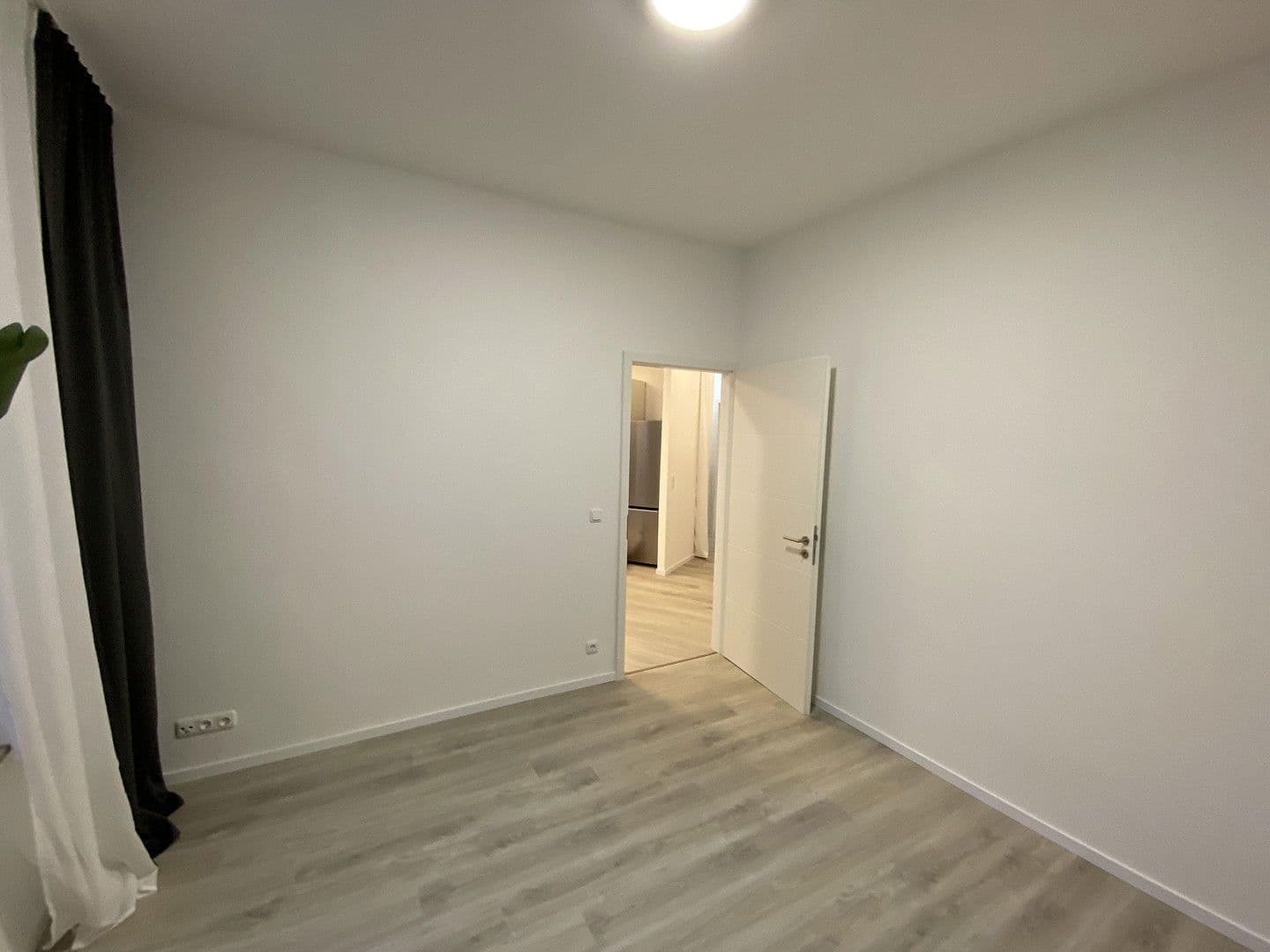 Pronájem bytu 3+1 70 m², Röhrenstraße 1, Düsseldorf, Severní Porýní-Vestfálsko Pronájem bytu 3+1 70 m², Röhrenstraße 1, Düsseldorf, Severní Porýní-Vestfálsko