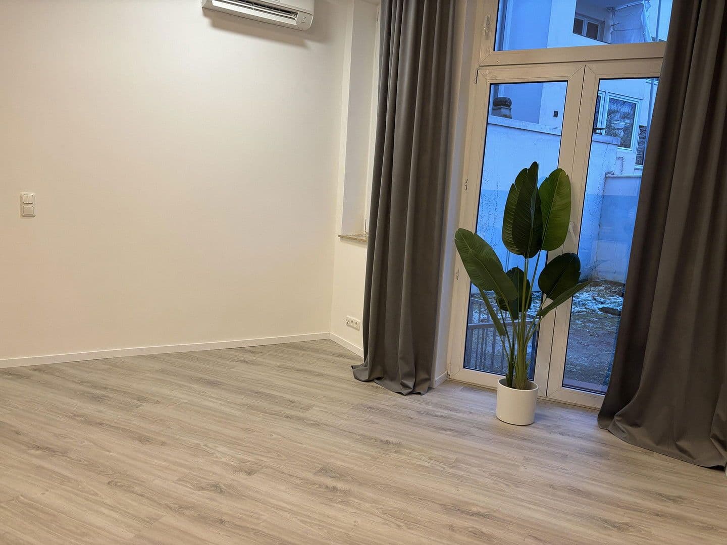 Pronájem bytu 3+1 70 m², Röhrenstraße 1, Düsseldorf, Severní Porýní-Vestfálsko Pronájem bytu 3+1 70 m², Röhrenstraße 1, Düsseldorf, Severní Porýní-Vestfálsko