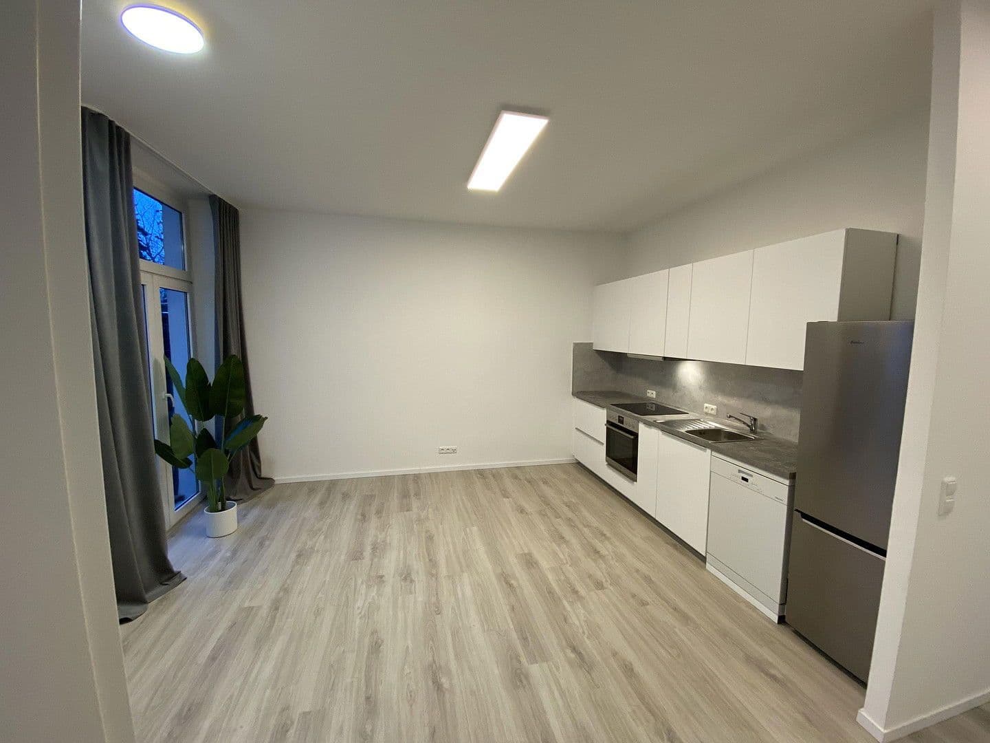 Pronájem bytu 3+1 70 m², Röhrenstraße 1, Düsseldorf, Severní Porýní-Vestfálsko Pronájem bytu 3+1 70 m², Röhrenstraße 1, Düsseldorf, Severní Porýní-Vestfálsko