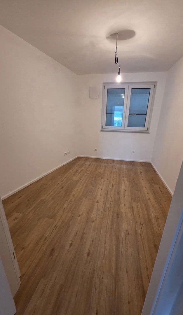 Pronájem bytu 3+1 80 m², Schillerstraße 35, Waldenbuch, Bádensko-Württembersko Pronájem bytu 3+1 80 m², Schillerstraße 35, Waldenbuch, Bádensko-Württembersko
